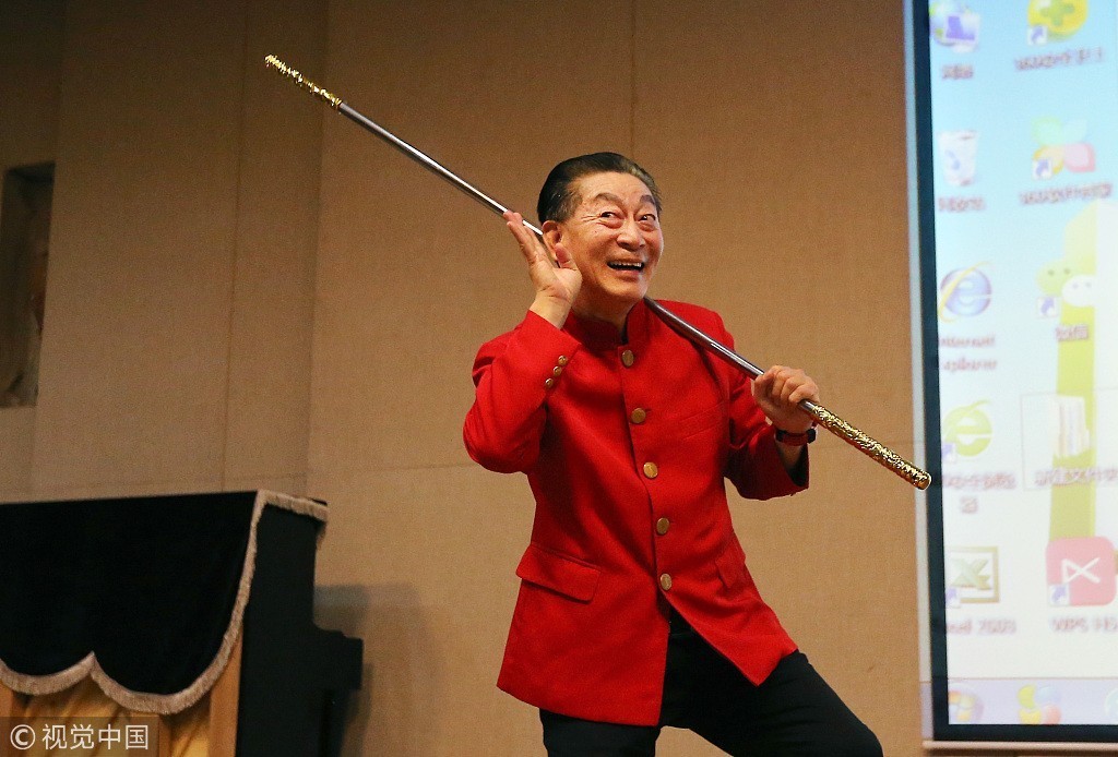 六小龄童章金莱讲座眉飞色舞 现场美猴王上身