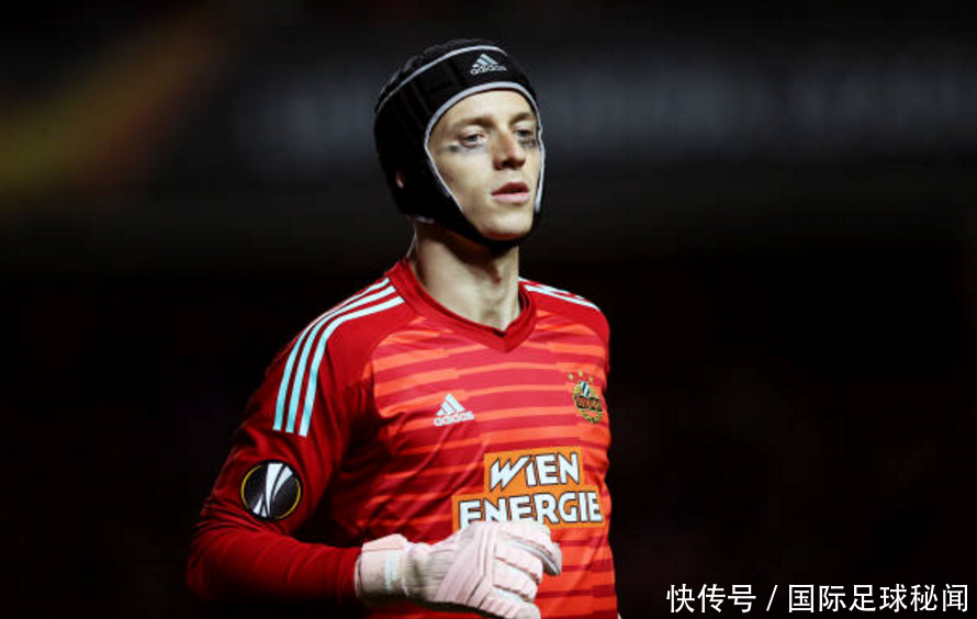 坦克帽并非切赫专利,此人戴上更似拳击手