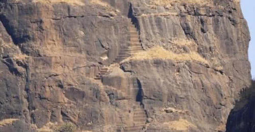 这座山只有700米的高度,却比华山还要险峻,是