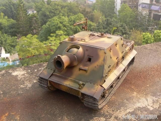 二战德国突击虎式坦克,一发炮弹能击毁3辆谢