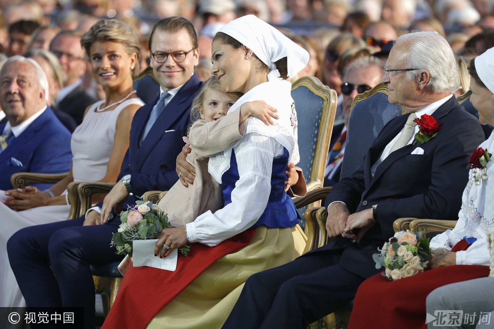 瑞典皇室庆祝维多利亚公主40岁生日 小公主莱奥诺超吸睛！