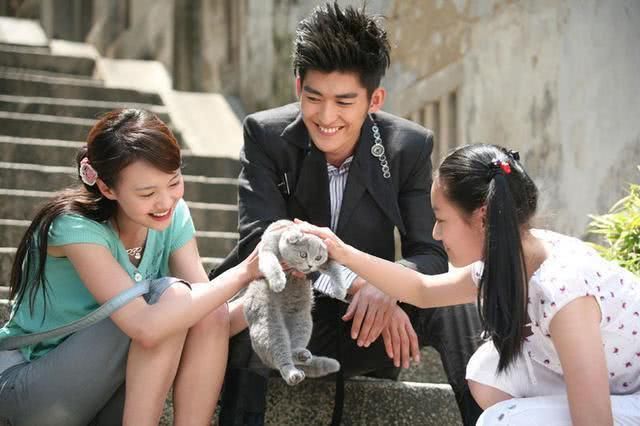 郑爽从小牙齿不齐戴牙套,娜扎气质高冷,张翰一