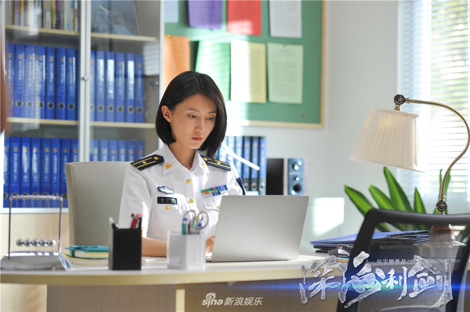 《深海利剑》曝海报 潜艇兵重拳出击上演军旅热血