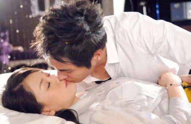 戏中最强吻戏镜头, 任嘉伦吻的满脸通红, 她的嘴