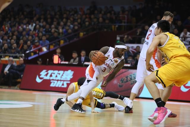 CBA山东广厦半决赛,山东队抓住这一要素总决