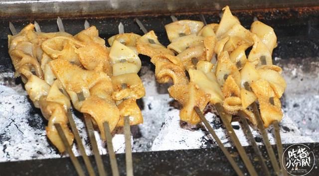 石河子新开14000夜市,旁边200多个停车位,具体