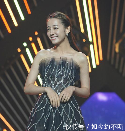 迪丽热巴出席活动未PS照曝光,肌肤略黑暗满脸