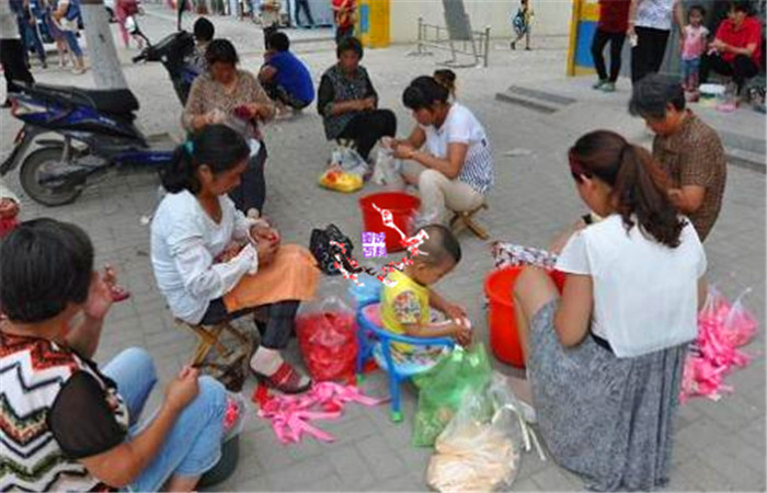 回农村最不能忍的风俗:女人不能上桌吃饭?这是