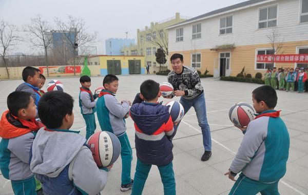 前山东男篮队长侯冰:让更多偏远地区孩子体会