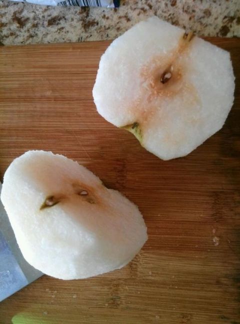 梨子营养价值高,富含蛋白质,维生素a,b及苹果酸,柠檬酸,果糖等营养