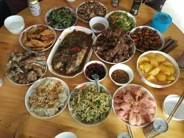 对比南方年夜饭,才知道北方人有多豪爽,一道菜