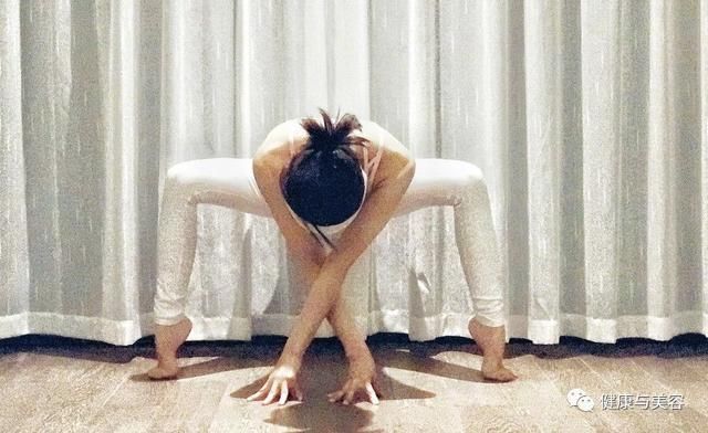 39kg王子文的"缩骨功",把身体拧成了麻花!