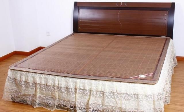 好痒,睡了一晚凉席,长了一身疙瘩,医生说我得了