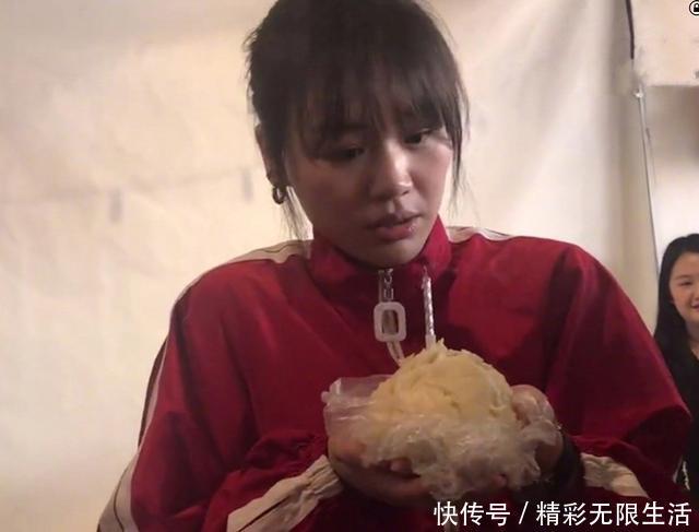 粉丝送的蛋糕,张一山吃到噎着,陈伟霆遭恶整,王