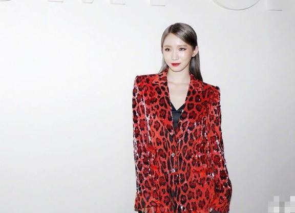 张钧宁景甜何穗孟美岐亮相纽约时装周, 罕见同