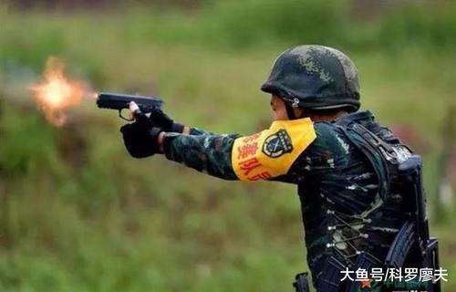 中国军队为何不给士兵配发手枪? 听听老兵是怎