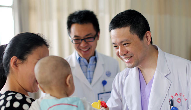 医生夏强和他的1300个“新肝宝贝” 医生夏强和他的1300个“新肝宝贝”