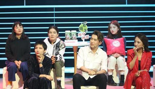 何炅妻子王菁曝光 网友:低调中幸福恋人(图5) 何炅妻子王菁曝光 网友:低调中幸福恋人(图5)