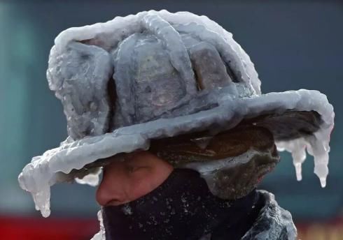 美国体感温度-69度!纽约一片白,尼亚加拉大瀑布