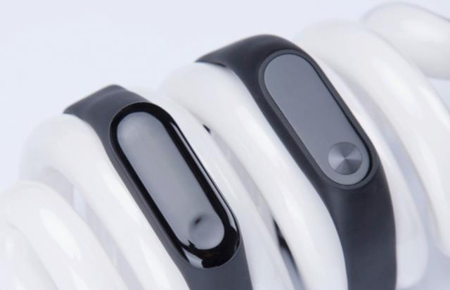 荣耀手环4:NFC+触控彩屏!网友:还买什么小米手