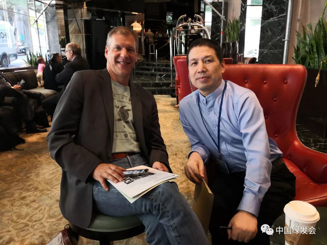 周晋峰在纽约长岛大学发表精彩演讲 | 吁全球关