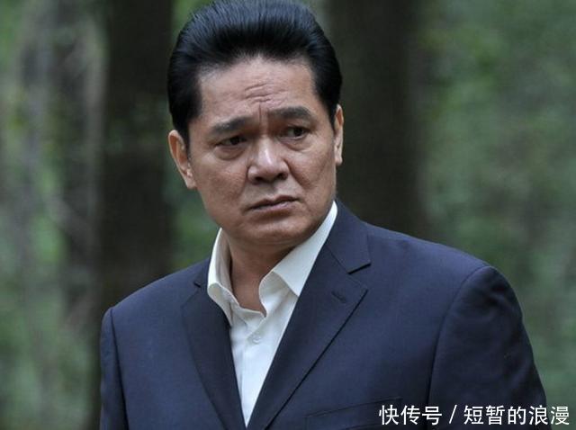 因出演钻山豹一炮而红, 成名后抛弃糟糠之妻, 今60岁回来投奔女儿