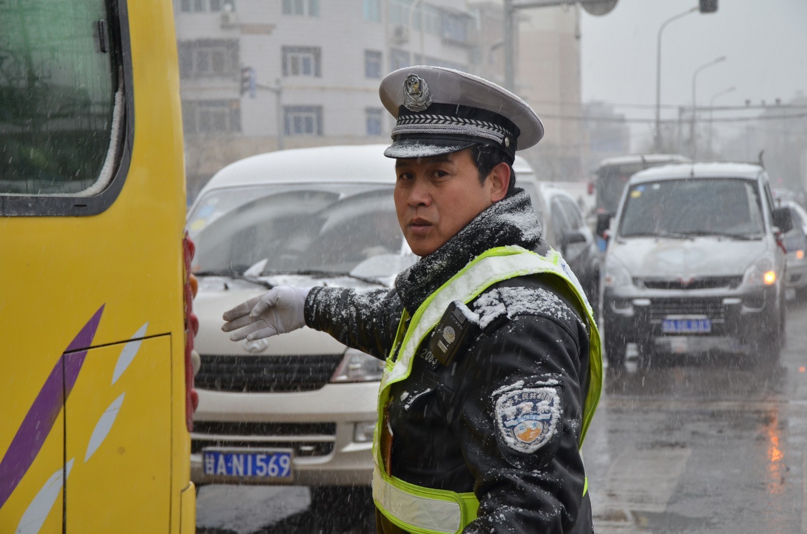 兰州交警大整治行动中的“平凡人” 兰州交警大整治行动中的“平凡人”