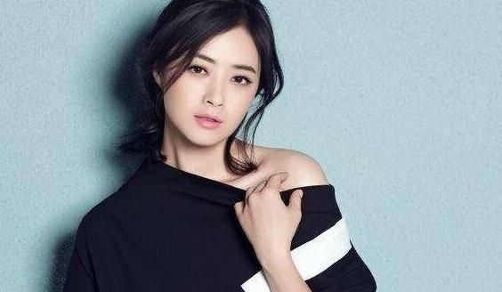 娘娘这回拼了,疯狂减肥后的蒋欣都快比郑爽瘦