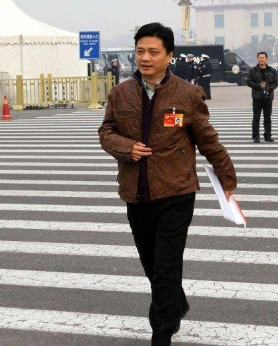 谁是崔永元炮轰华谊的底气和靠山?