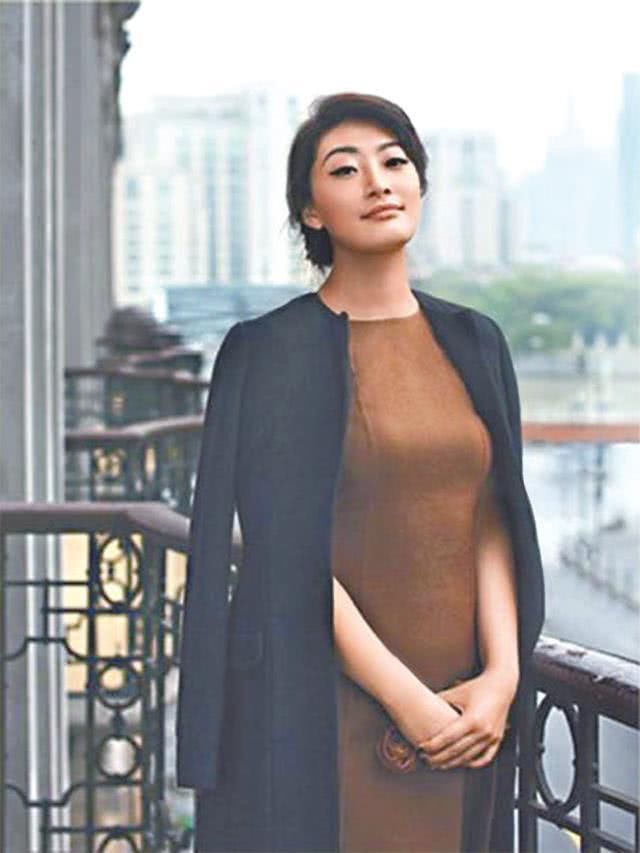 长大,36岁却没拍过拖,被称为女强人,却曾被骗走