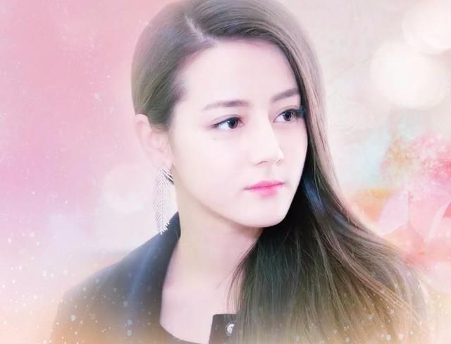 迪丽热巴的4张图片中,仅有一张是手绘图,真爱