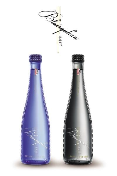 " 本来旺矿泉水玻璃瓶侧边钻石切割面的设计让矿泉水瓶在光照下光芒