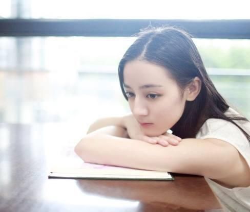 娜扎和热巴玩抖音:粉丝数却相差了三百万,难道