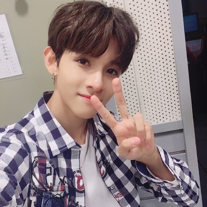 [金Samuel][新闻]170818 Samuel自拍教学开课啦!快加入学习小分队