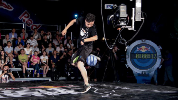 花式足球运动员孟杨与他的足球故事