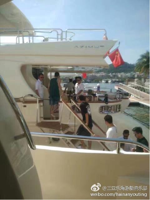 网曝王思聪新年带吴亦凡三亚度假,二人到底什么关系