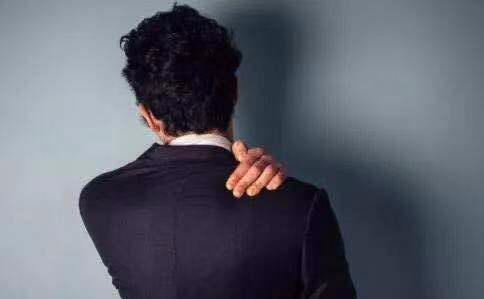 脖子酸疼僵硬?专家支招教您远离颈椎病 脖子酸疼僵硬?专家支招教您远离颈椎病