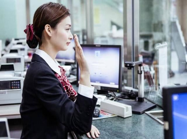 银行员工的钱,一般是放在银行里还是支付宝里