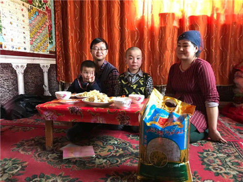 沙雅县财政局下沉干部春节期间走访慰问贫困户