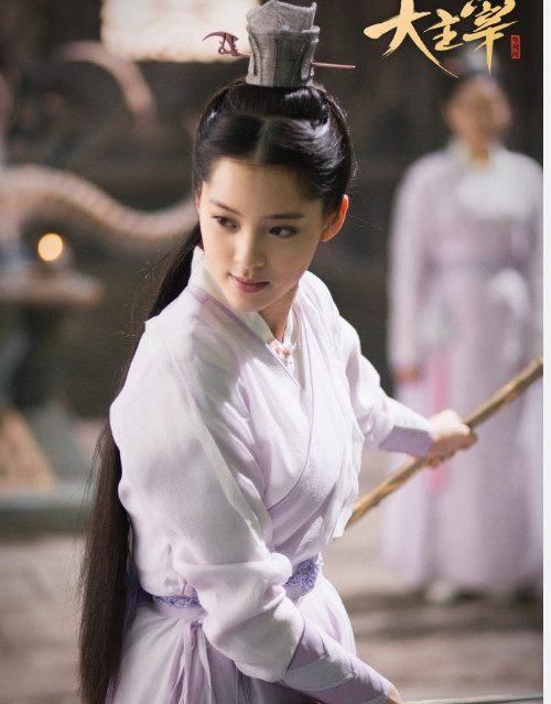 刚走红的欧阳娜娜,在《跑男6》里没镜头,只是