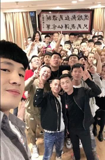 快手仙洋巴扎黑愈演愈烈,互殴如同黑社会!打架