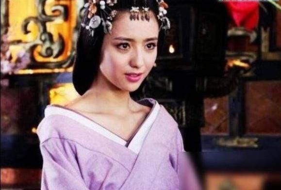 她一出生就惊动秦始皇,能一眼识破他人一生,三