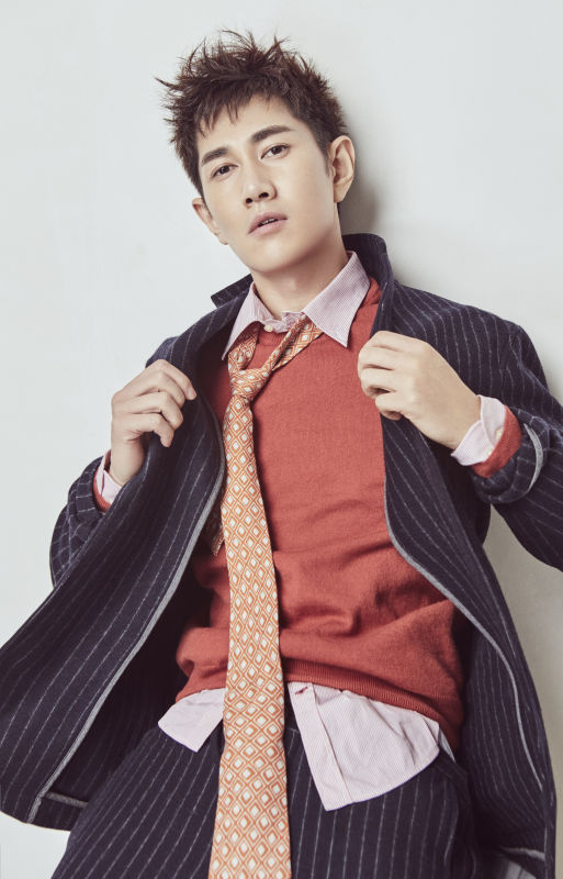 "霸道总裁"何明翰撩妹18式爆红 成新晋男神