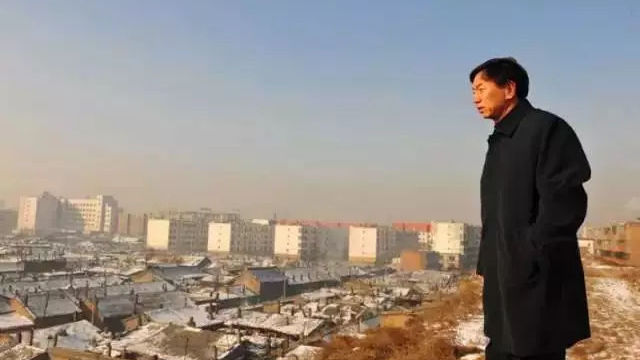 耿彦波退休后现身公园散步，网友：好久不见，想念您！