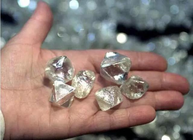 世上最大的合成钻石诞生了,天然钻石的"钱途"受挑战?