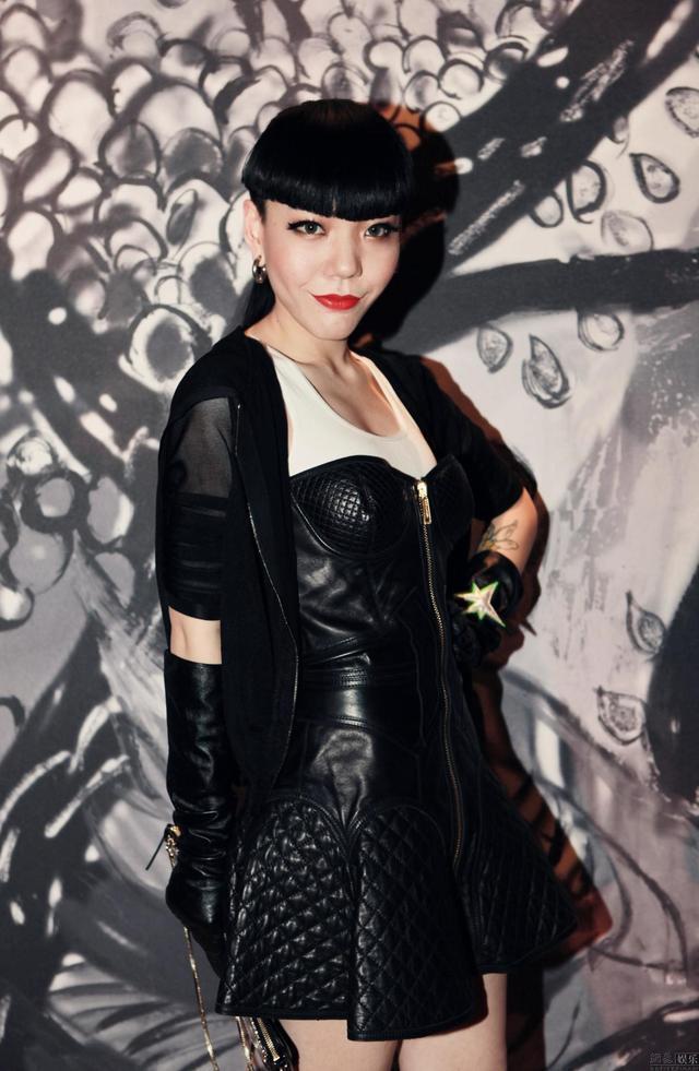 吴莫愁卸去浓妆变大美女,早这样做不就完事了吗?