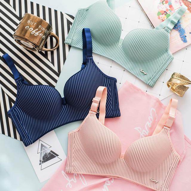 刘涛颁奖肩带崩开巨尴尬,来和景甜刘亦菲打开