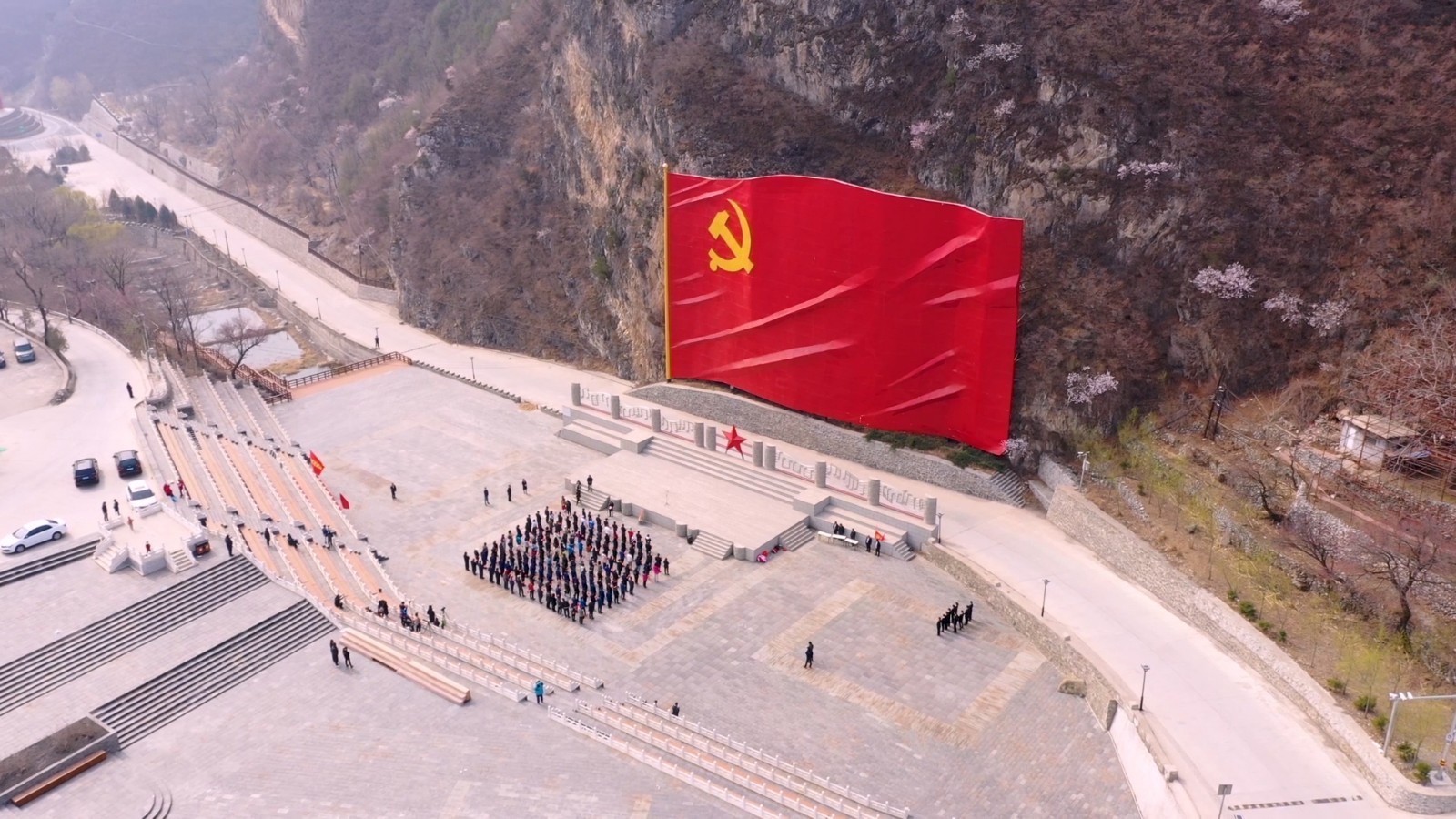 北京市各行各业劳动者绣党旗 北京市各行各业劳动者绣党旗