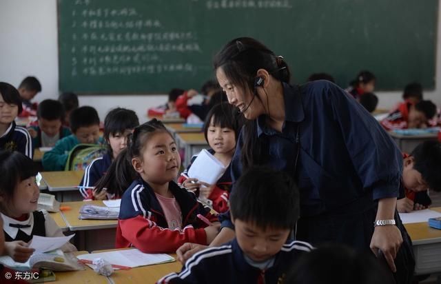 一线教师心声:工作又苦又累,工资普遍低于公务
