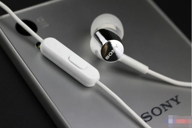 索尼百元耳机更是掷地有声,低音震撼彰显实力